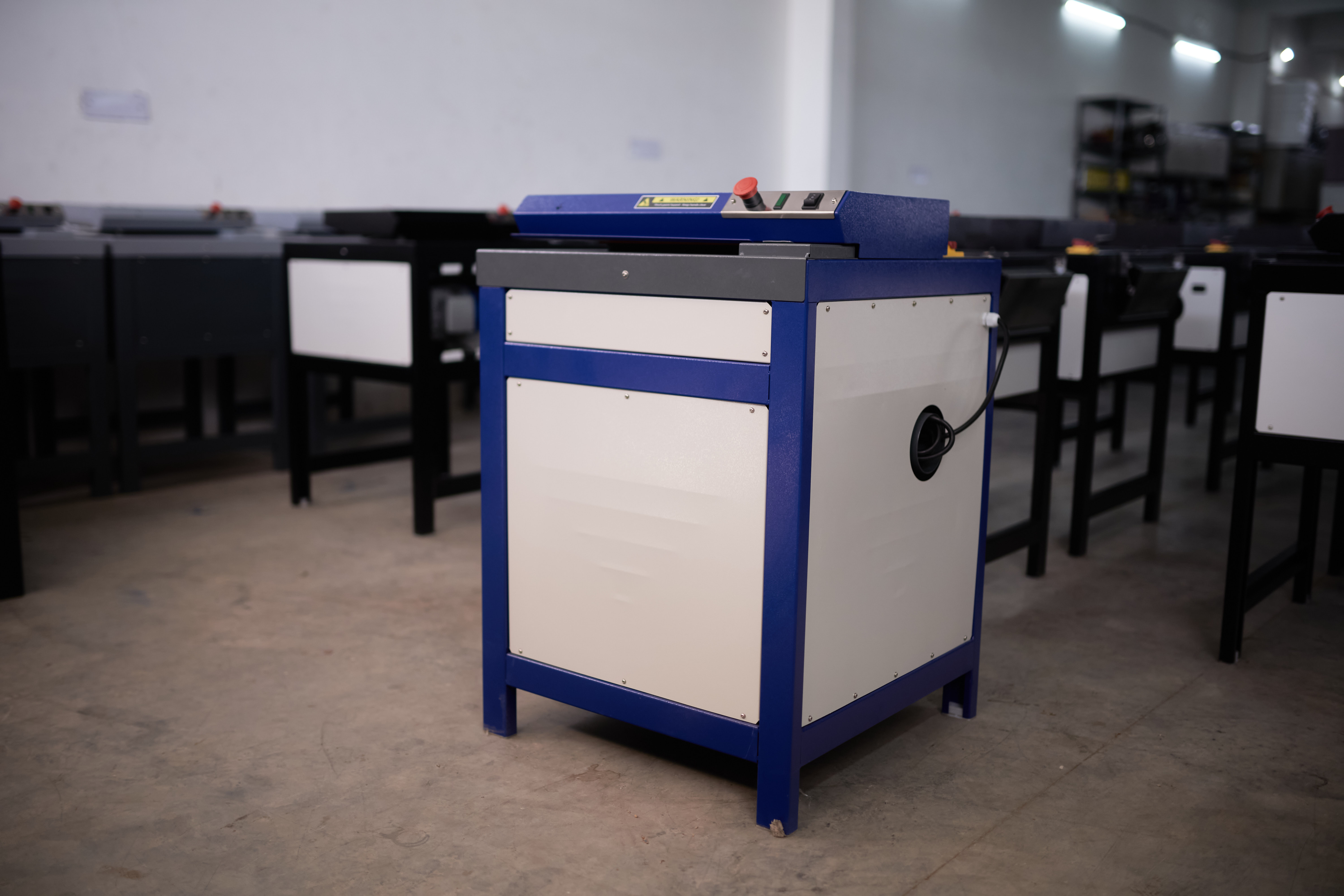 ماكينة تقطيع الكرتون GREE ES 422mm